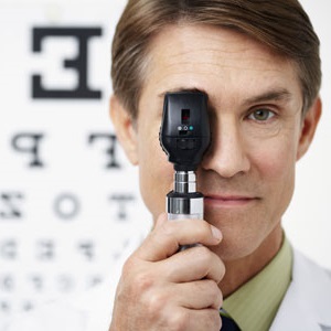 Consulta de oftalmología en Clínica Rementeria