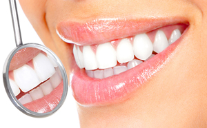 Consulta odontológica con limpieza bucal en Clínica Dental Villamarín
