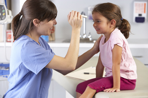 Consulta de oftalmología pediátrica en Centro Oftalmológico Dr. Díaz Consulta de oftalmología pediátrica en Centro Oftalmológico Dr. Díaz
